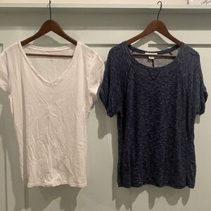 Bundle of‎ Two Tops Women’s XL White Blue Liz Claiborne Casual Capsule Classics